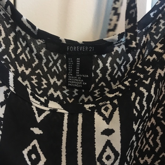 SALE! 3/15$ Forever 21 Aztec Blouse - Picture 4 of 6
